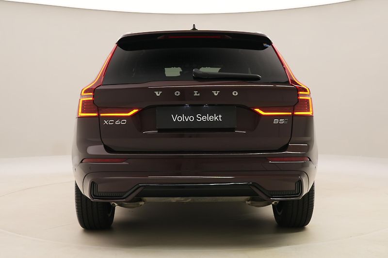 Volvo XC60 B5 AWD PLUS DARK AUT CZ 1.maj. - fotka 12 z 57