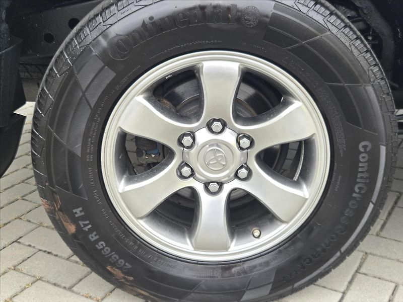 Toyota Land Cruiser 3,0 D-4D 127kW 8-míst ČR 1.maj - fotka 29 z 29
