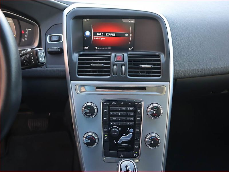 Volvo XC60 (2017) D3, Automat, Serv.kniha, Kůže - fotka 12 z 21