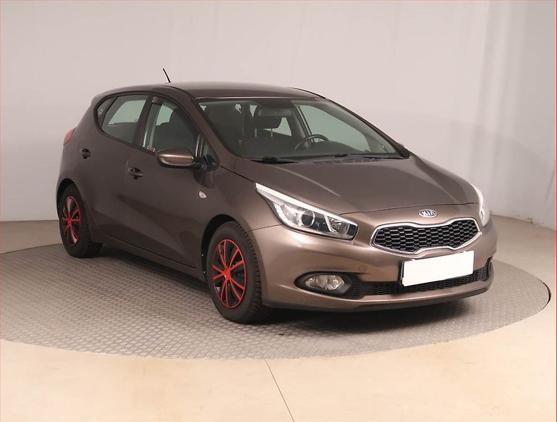 Kia Ceed (2013) 1.4 CVVT, Serv.kniha, Tempomat - fotografie inzerátu