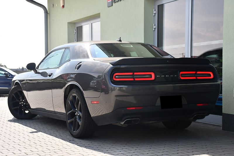 Dodge Challenger 5.7 V8 HEMI - fotka 3 z 41