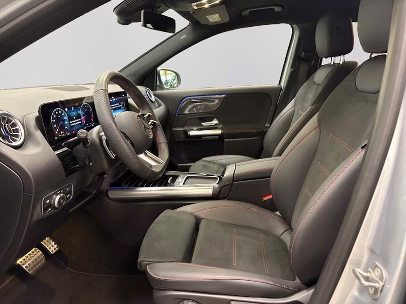 Mercedes-Benz GLA 180 AMG Kamera Keyless Ambient - fotka 10 z 16