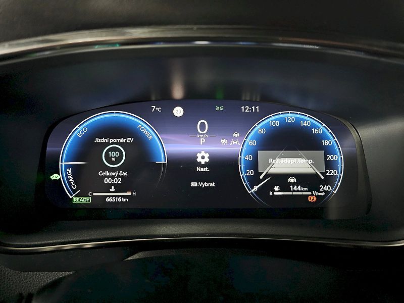 Toyota Corolla (2023) 2.0HEV 197k STYLE - fotka 16 z 26