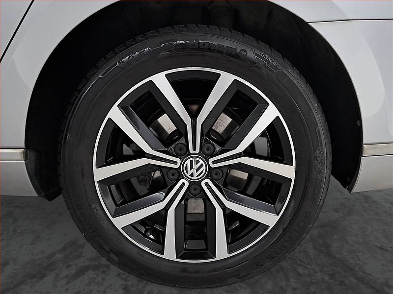 Volkswagen Passat (2019) 1.5 TSI, Automat, Kůže, Navi - fotka 15 z 19