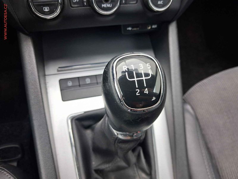 Škoda Octavia (2015) 1.6 TDi, Style, park. čidla - fotka 12 z 17