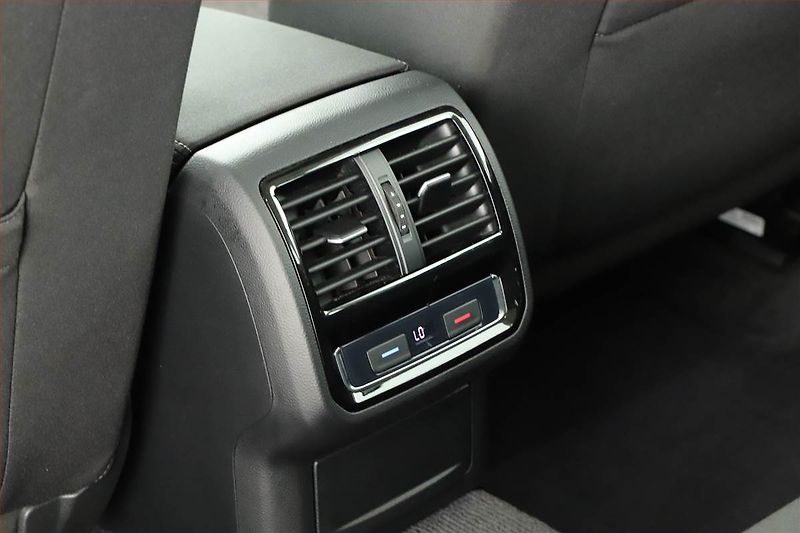 Volkswagen Passat (2019) 2.0 TDI, Automat, Navi - fotka 11 z 21