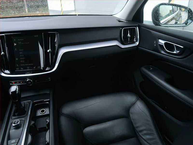 Volvo V60 (2019) D3 2.0, Serv.kniha, Kůže, Navi - fotka 8 z 18