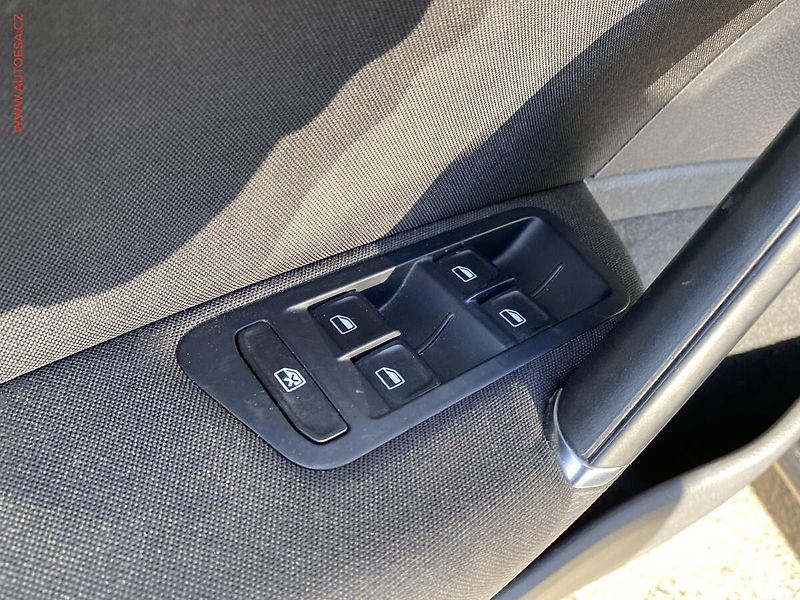 Volkswagen Golf (2014) 2.0 TDi 4x4, Comfortline - fotka 13 z 16