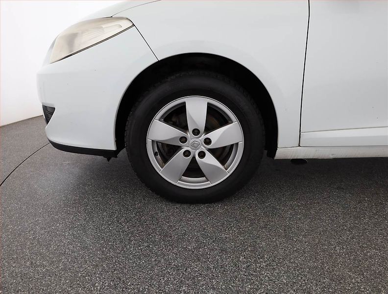 Renault Fluence (2011) 1.6 16V, nová STK, Tažné - fotka 15 z 15