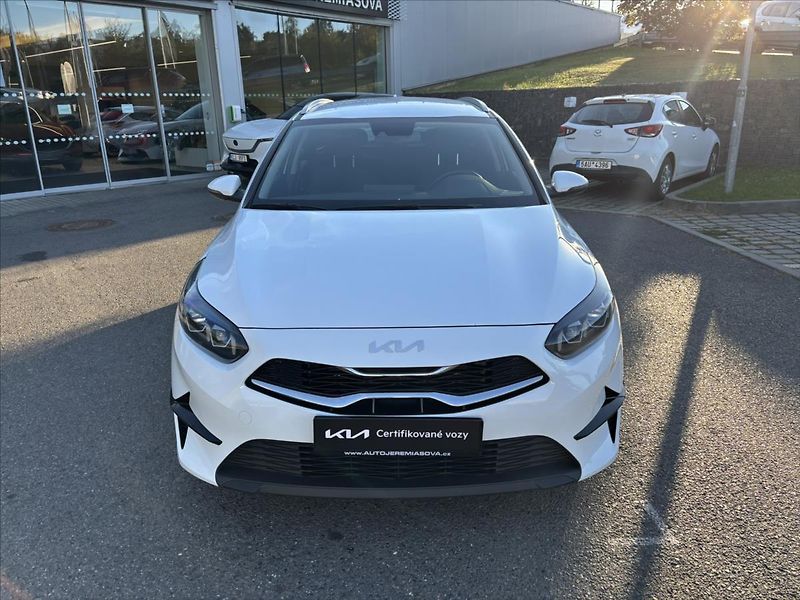 Kia Ceed 1,5 TGDi TOP ZÁRUKA NAVI KAMER - fotka 8 z 41