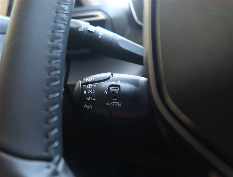 Peugeot 208 (2024) Allure 1.2 PureTech - fotka 17 z 18