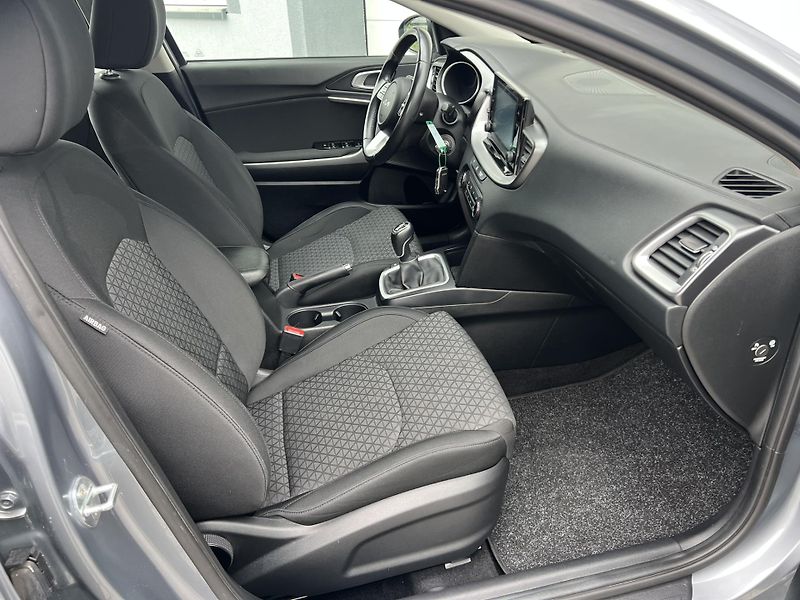 Kia Ceed (2022) 1.5T-GDI 118kW TAŽNÉ  ČR NOVÉ - fotka 8 z 22