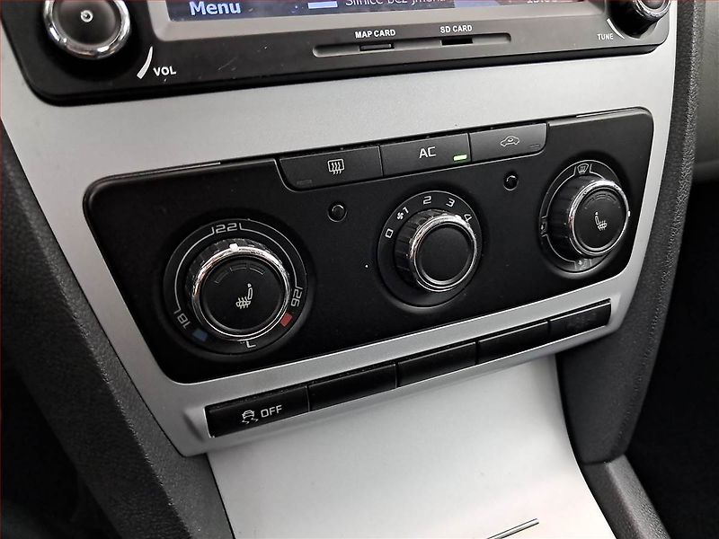 Škoda Octavia (2010) Ambiente 1.4 TSI, Navi - fotka 15 z 15