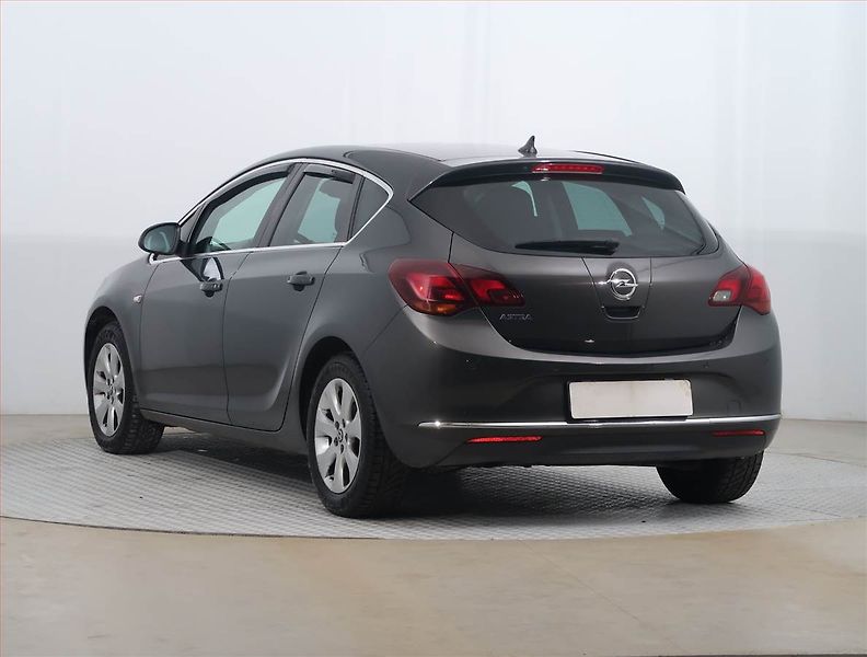 Opel Astra (2014) 1.4 T, Navi, Xenony, Tempomat - fotka 4 z 20