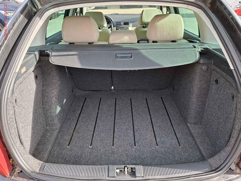 Škoda Fabia (2007) 1.2 HTP, AC, výhřev sed - fotka 7 z 16