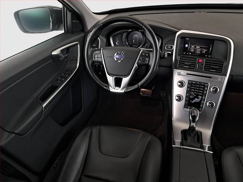 Volvo XC60 (2017) D4, Automat, Kůže, Navi - fotka 7 z 17