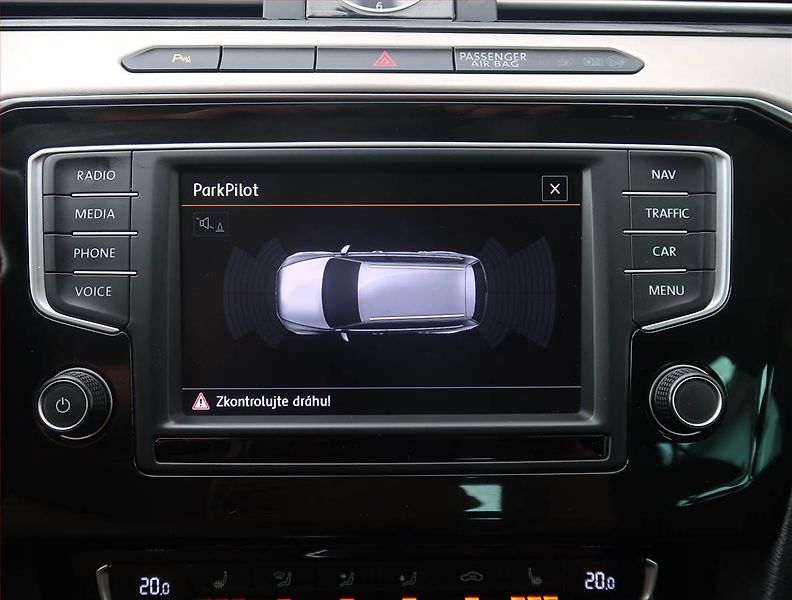 Volkswagen Passat (2015) Highline 2.0 TDI, Serv.kniha - fotka 16 z 19