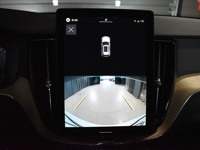 Volvo XC60 2,0 B5 AWD PLUS Bezklíč,BLIS - fotka 18 z 23