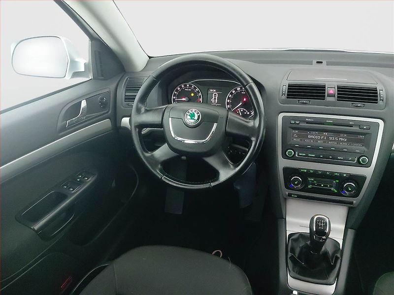 Škoda Octavia (2011) 1.6 TDI, po STK - fotka 7 z 17