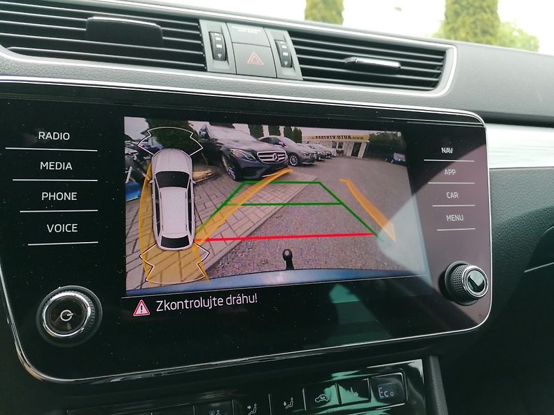 Škoda Superb (2022) IV 1.4 TSi PHEV 160kW - fotka 17 z 30