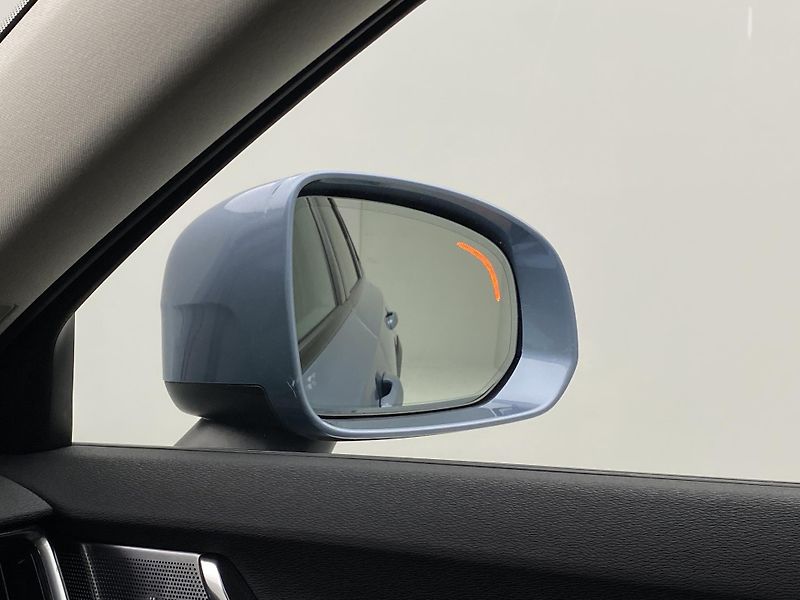 Volvo V90 CC D5 AWD INSCRIPTION AUT CZ - fotka 35 z 51