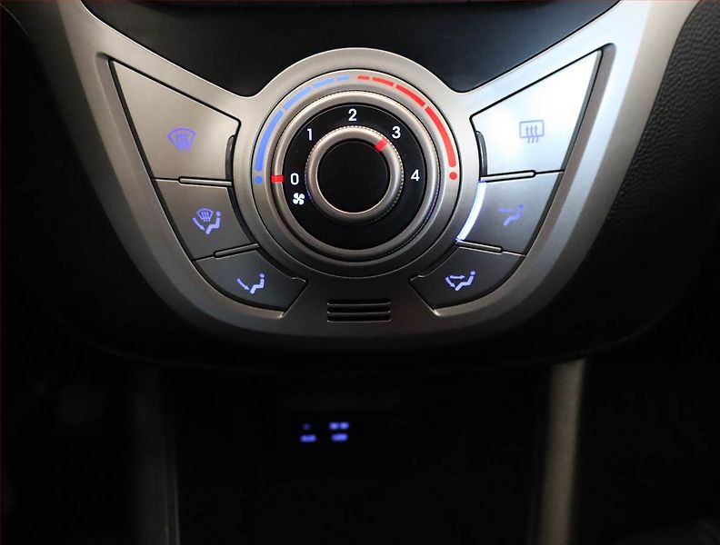 Hyundai ix20 (2017) 1.6 CVVT, ČR,1.maj - fotka 13 z 18