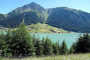 V současnosti je okolí jezera vyhledávaným turistickým cílem, které láká atraktivní horské prostředí spolutvořené vysokými štíty Ortleských Alp.