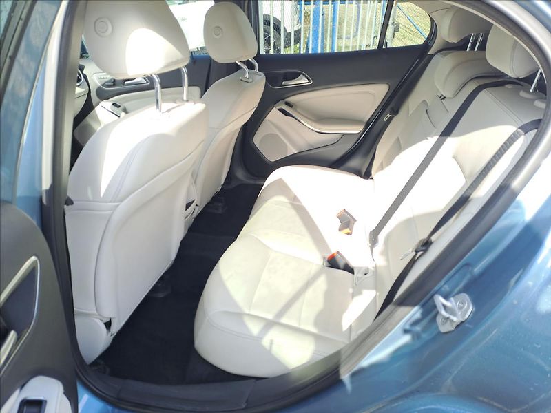 Mercedes-Benz GLA 250 4MATIC AUTOMAT - fotka 6 z 17