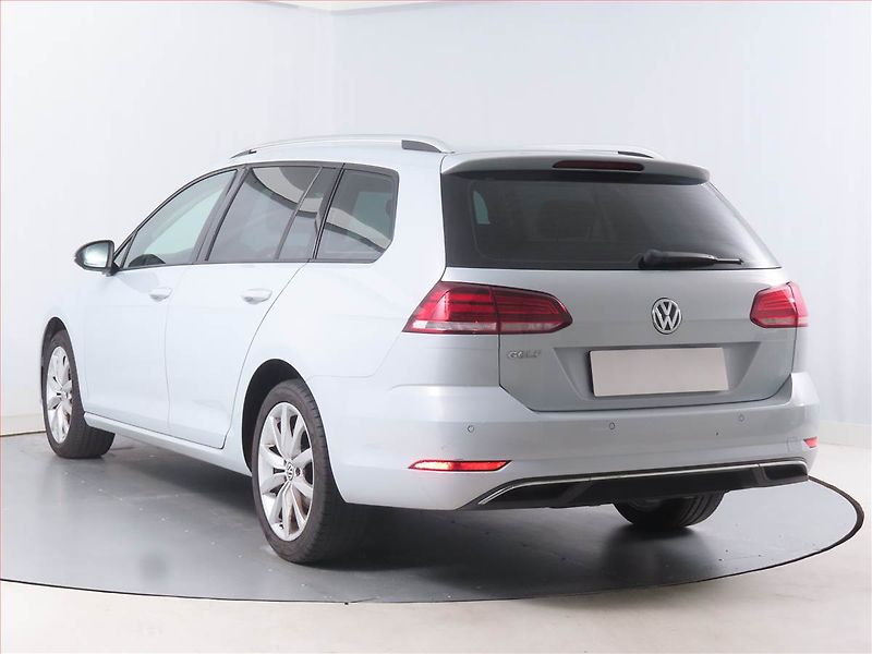 Volkswagen Golf (2018) Comfortline 1.0 TSI - fotka 4 z 15