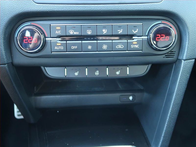Kia Pro_Ceed (2019) GT-Line 1.4 T-GDI, Automat - fotka 17 z 19