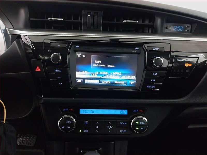 Toyota Corolla (2016) 1.6 Valvematic, Automat - fotka 12 z 18