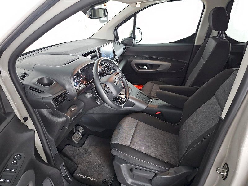 Toyota ProAce City Verso (2020) long 1.2i 130k 7AT Family - fotka 6 z 28