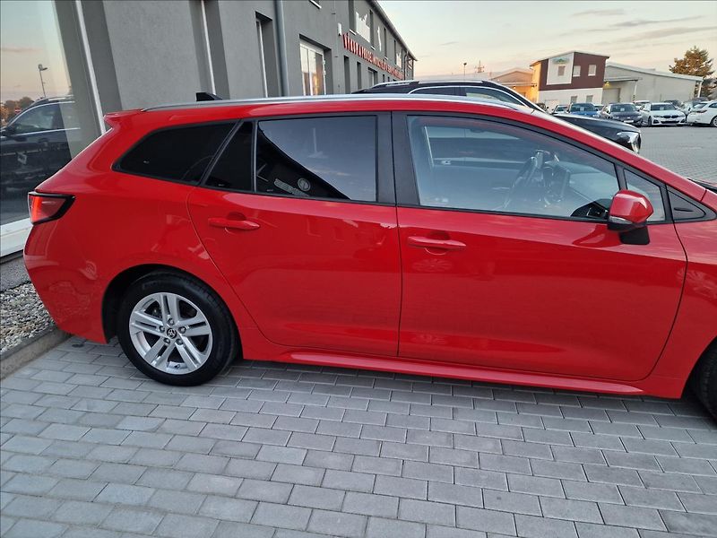 Toyota Corolla 1.8 Hybrid Comfort, ČR,1.Maj. - fotka 38 z 46