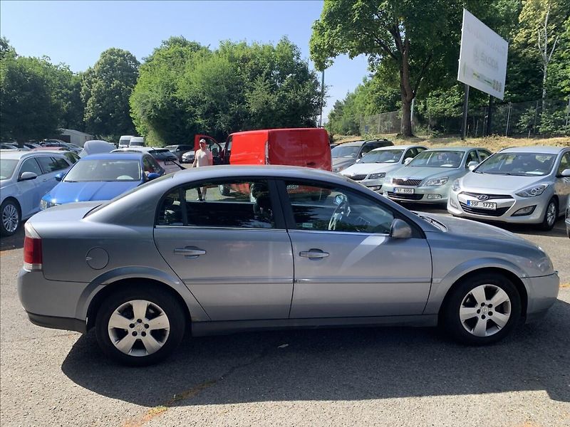 Opel Vectra 2,2 DTI - fotka 5 z 16