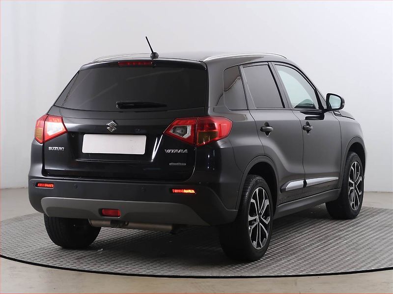 Suzuki Vitara (2016) 1.6 VVT, 4X4, Navi, Tempomat - fotka 5 z 17