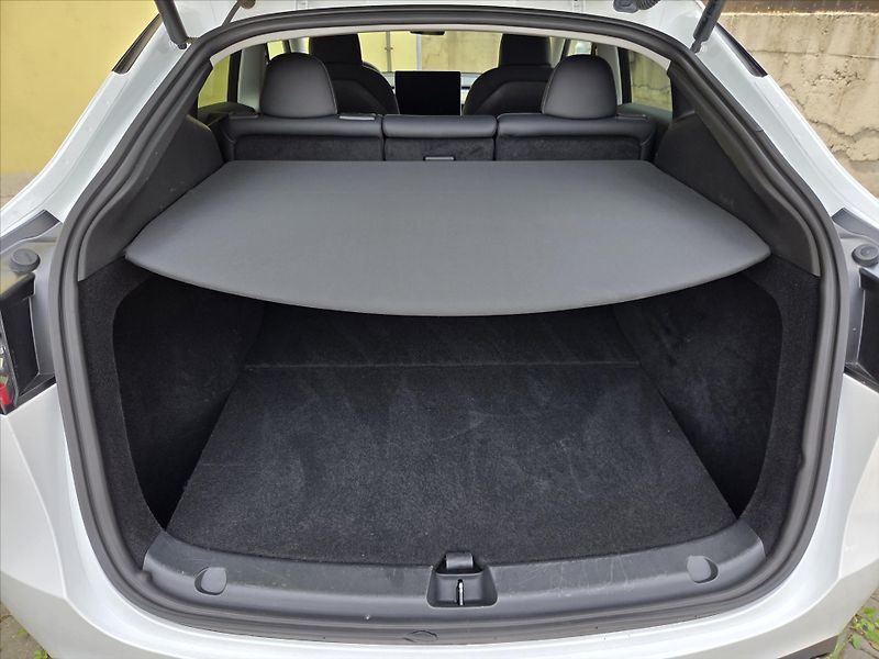 Tesla Model Y LR 4x4 Tažné z. SoH 91% 1.maj - fotka 13 z 22