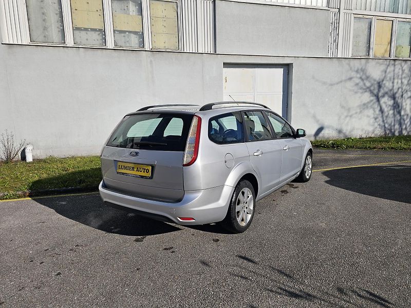Ford Focus (2011) 1.6i, KLIMA - fotka 5 z 19