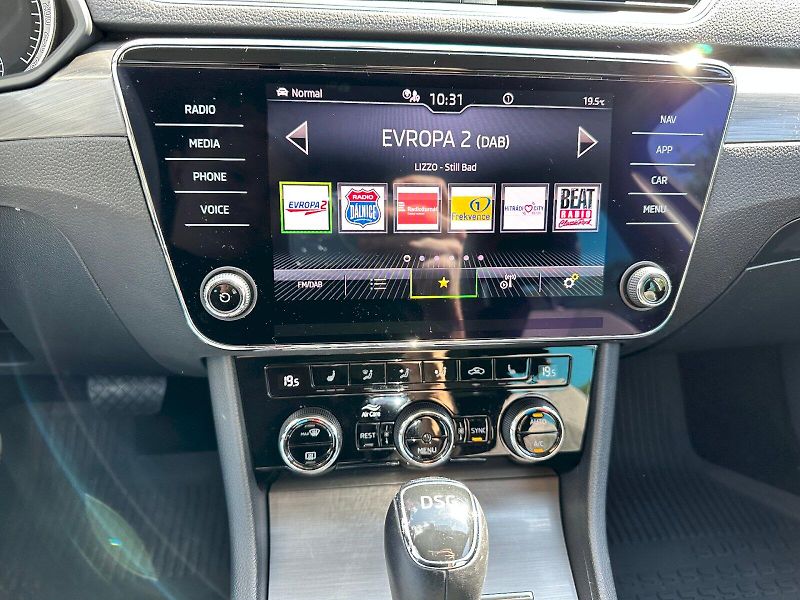 Škoda Superb (2021) 1.5 TSI 110kW ACT Style Combi - fotka 15 z 26
