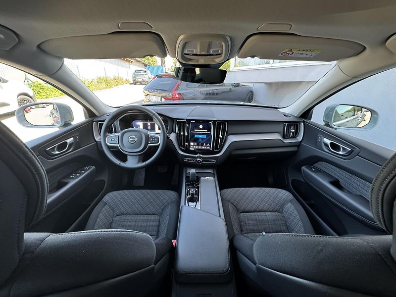 Volvo XC60 B5 AWD (benzín) CORE 1.maj. - fotka 16 z 46