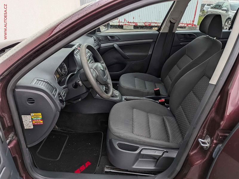 Škoda Octavia (2011) 1.6 MPi, ČR, Klima - fotka 9 z 13