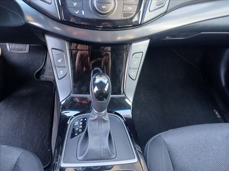 Hyundai i40 1,6 CRDI KOMBI AUTOMAT, ČR - fotka 16 z 23