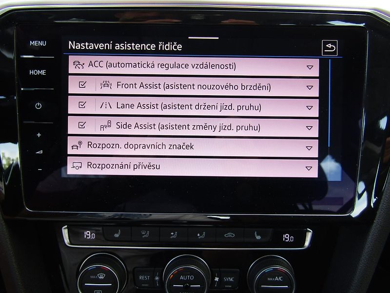 Volkswagen Passat Variant (2020) 2.0 TDI 110kW DSG  ACC - fotka 41 z 45