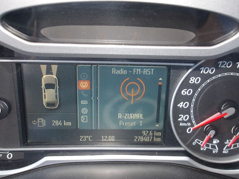 Ford S-MAX 2,0TDCi103kW ČR 1.MAJ.!!! - fotka 24 z 27