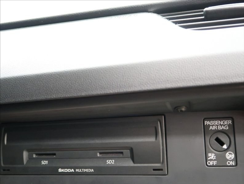 Škoda Octavia 1,2 TSI XENON VÝHŘEV 2x ALU - fotka 31 z 33