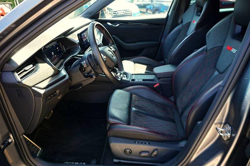 Škoda Octavia (2023) CHALLENGE 2.0 TSI 180 kW - fotka 33 z 50