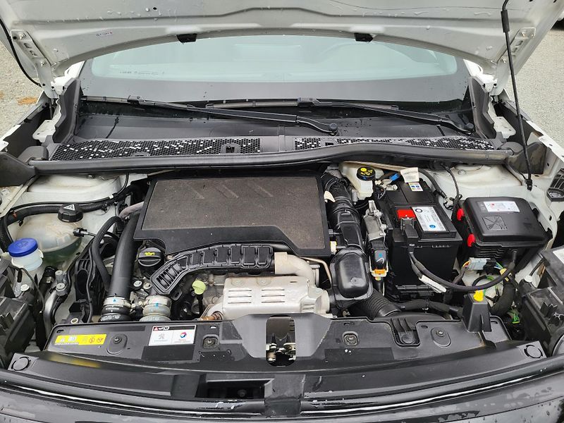 Peugeot 2008 ALLURE 1.2 PureTech 130k EAT8 - fotka 33 z 45