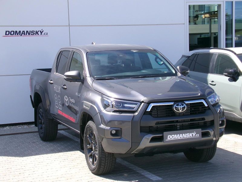 Toyota Hilux (2026) DOUBLE CAB 2,8D INVINCIBLE 4x4 - fotka 2 z 14