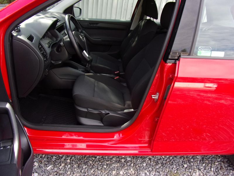 Škoda Fabia (2018) 1.0TSi 70kW CHZ KLIMATIZACE ČR - fotka 9 z 20