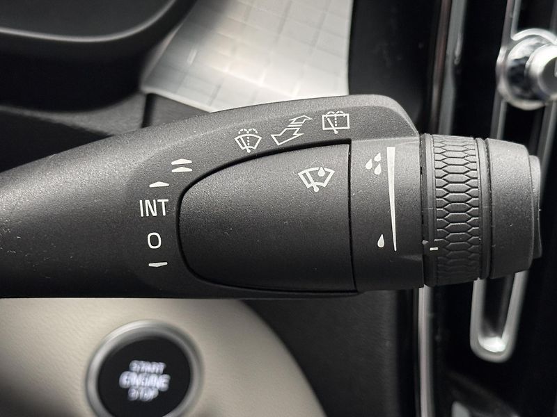 Volvo XC40 T3 MOMENTUM REZERVACE - fotka 29 z 47
