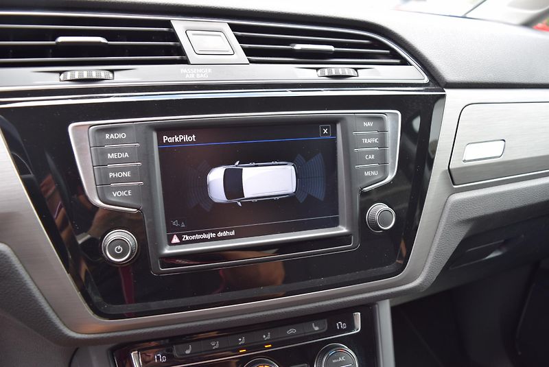 Volkswagen Touran (2017) 1.4TSI 110kw CLBMT TAŽ NAV APP - fotka 23 z 50